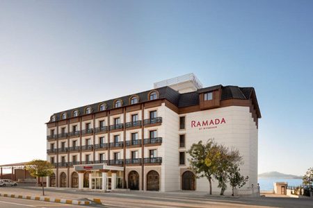 هتل ساحلی رامادا وان Ramada by Wyndham Van